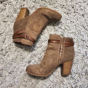 Brown/tan suede booties